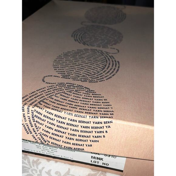 BERNAT VINTAGE 50'S THE BRUSH-UP MOHAIR PLUS STOLE CAPE WRAP TAN OS ORIGINAL BOX - Picture 6 of 6